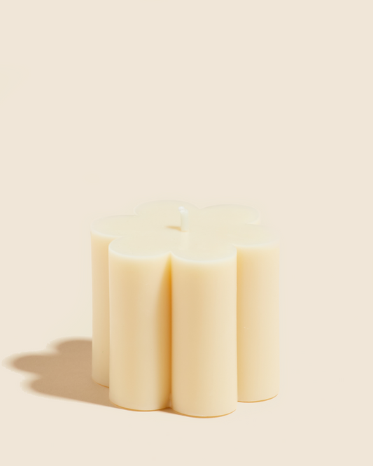 Small Daisy Candle in Ivory